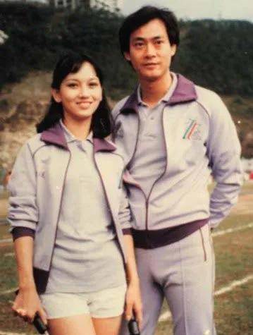 沈殿霞爱郑少秋吗(郑少秋靠沈殿霞)