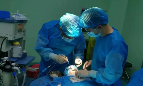 切除腺样体一定要切除扁桃体吗(腺样体和扁桃体切除是全部切掉吗)