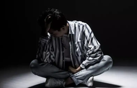 总想着死是不是抑郁(总会想到死是不是抑郁症)