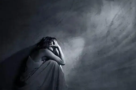 总想着死是不是抑郁(总会想到死是不是抑郁症)