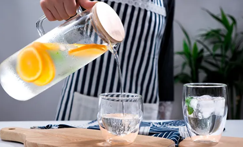 喝水测尿酸会不会低(大量喝水一个星期尿酸高了)