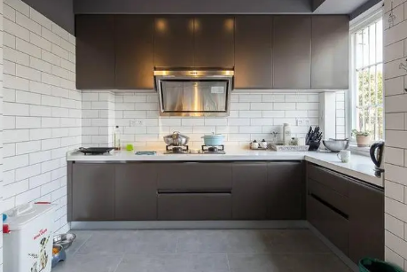 厨房挂什么颜色门帘好(厨房挂什么颜色门帘最符合风水)