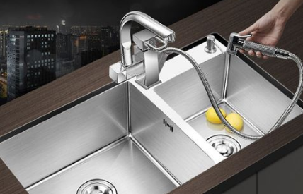 灶台洗菜盆怎么摆放合适呢(厨房里燃气灶和洗菜盆摆放位置有什么讲究吗)