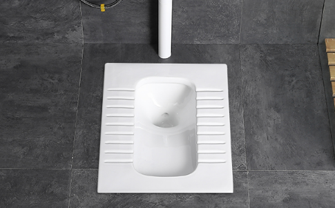 蹲便器和地面一样平好吗(蹲便器一定要低于砖面吗)