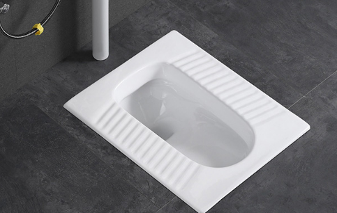 蹲便器低瓷砖2cm正常吗(蹲厕低于地砖)