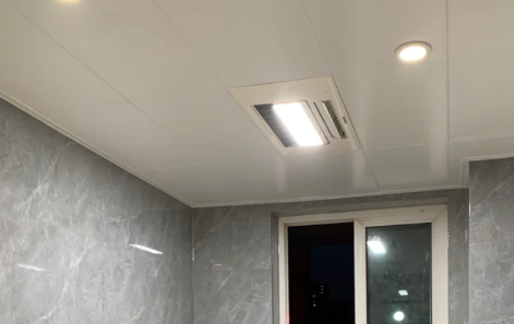 卫生间吊顶灯一闪一闪(卫生间吊顶灯怎么拆下来图解)