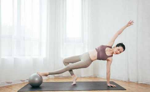 睡前小时不易进行剧烈运动(运动可以改善睡眠是因为)