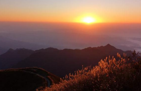 8月份去武功山露营会不会太冷(武功山帐篷节2022时间)