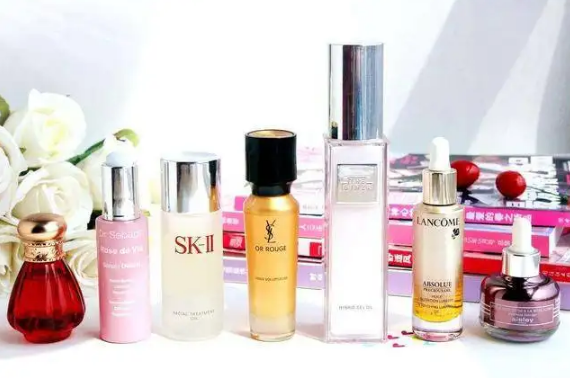 夏天护肤品放车里一天还能用吗吗(护肤品放车上晒了一天还能用吗)