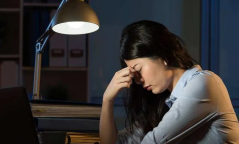 不熬夜才能避免熬夜伤害图片(不熬夜才能避免熬夜)