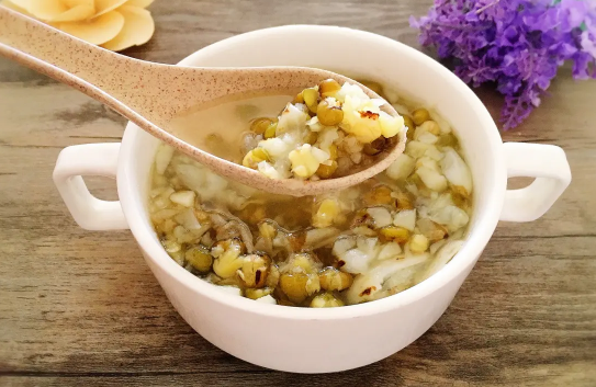 绿豆汤可以放白糖吗(减肥能喝加糖的绿豆汤吗)