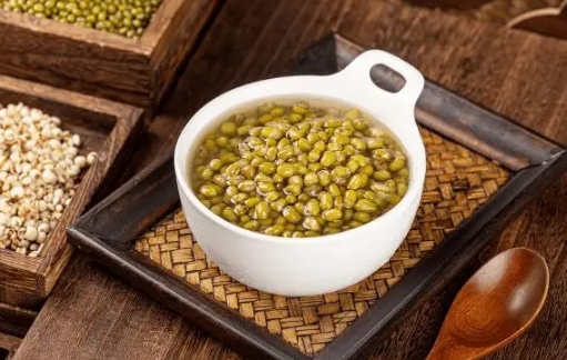 绿豆汤不加糖效果会更好吗吗(绿豆汤放糖会影响效果嘛)