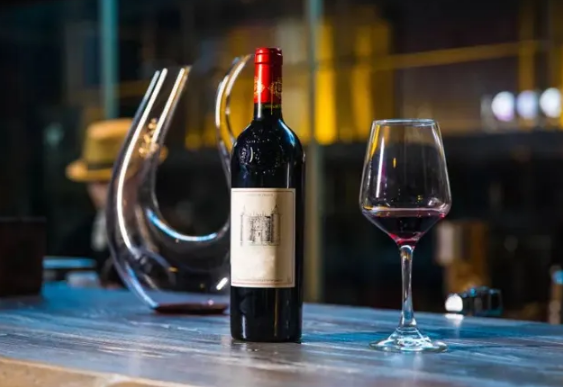 葡萄酒有保质期吗保质期是几年(葡萄酒有保质期吗为什么要倒放)