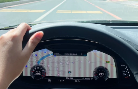 没有摄像头,为什么可以拍到视频(没开灯摄像头能拍到车里吗)