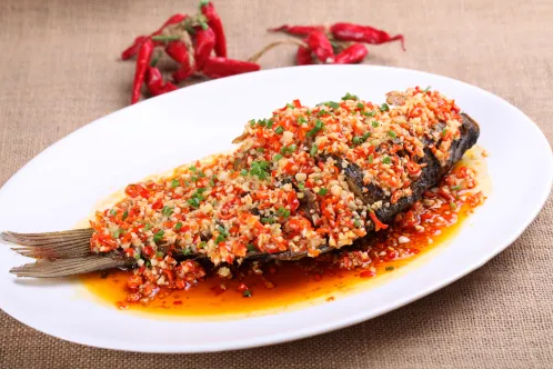 鲫鱼一面煎多久(鲫鱼要怎么煎才能煎至两面金黄)