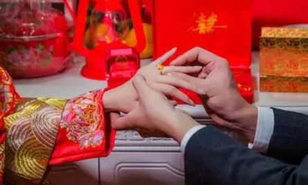 结婚水盆里放葱(结婚的时候盆里面为什么放大葱呢)