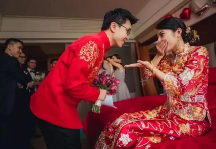 结婚水盆里放葱(结婚的时候盆里面为什么放大葱呢)