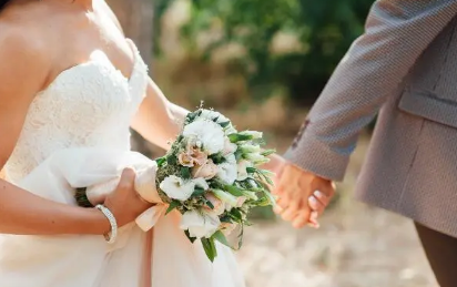 结婚水盆里放葱(结婚的时候盆里面为什么放大葱呢)