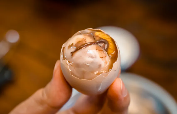 活珠子吃哪头(活珠子敲大头还是小头)