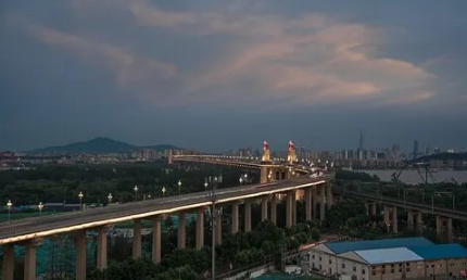 2021南京为什么这么热(九月份的南京热吗)