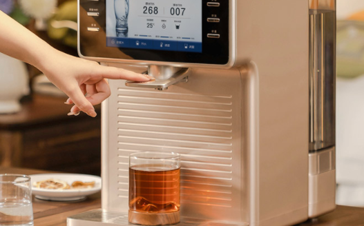 新买的饮水机有塑料味是不是不好喝(新买的饮水机都有塑料味吗)