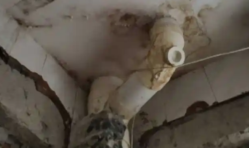 卫生间防水不用砸砖(不用砸砖卫生间漏水)