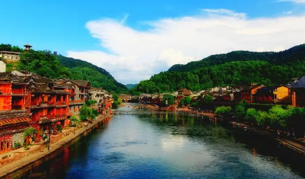 冬季去凤凰古城好玩吗(凤凰古城现在冷不冷)