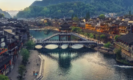 冬季去凤凰古城好玩吗(凤凰古城现在冷不冷)