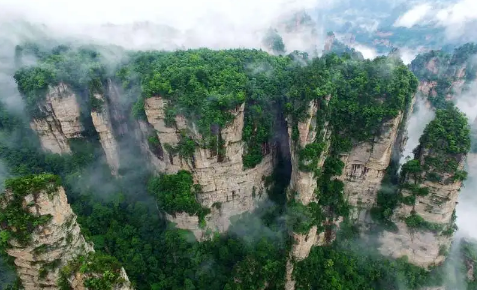 张家界、凤凰古城(凤凰古城在张家界?)