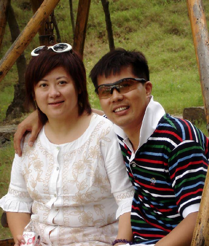 佟瑞心娶了生病发胖的夏青,夏青冒险为他生下一双儿女。现在他很快乐。