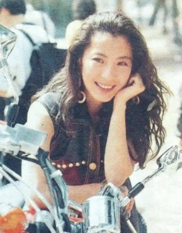 事业精彩、感情黯淡,相恋18年一直未婚,杨紫琼一生精彩纷呈(杨紫琼感情经历)