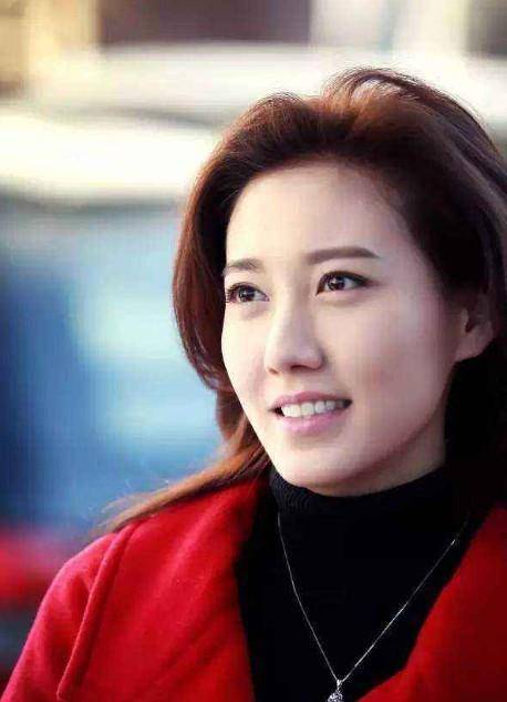 被白百合告密星途陨落,“隐退”7年后,靠演妖艳美人终于翻身(白百合复出)