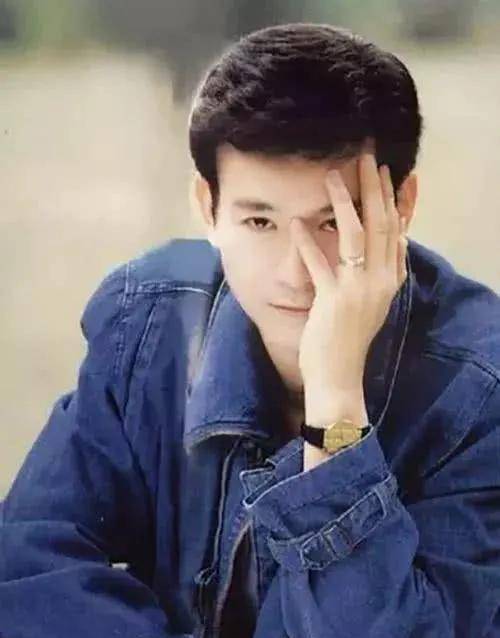 沈殿霞爱郑少秋吗(郑少秋靠沈殿霞)