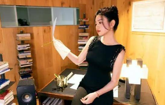 张欣怡透露别人不好，意思是杨幂耍大牌被骂，陈妍希误下海？