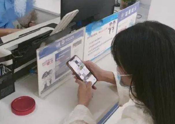 农耕文明大使李紫在消失两个月后出现,但脸色看起来很奇怪。