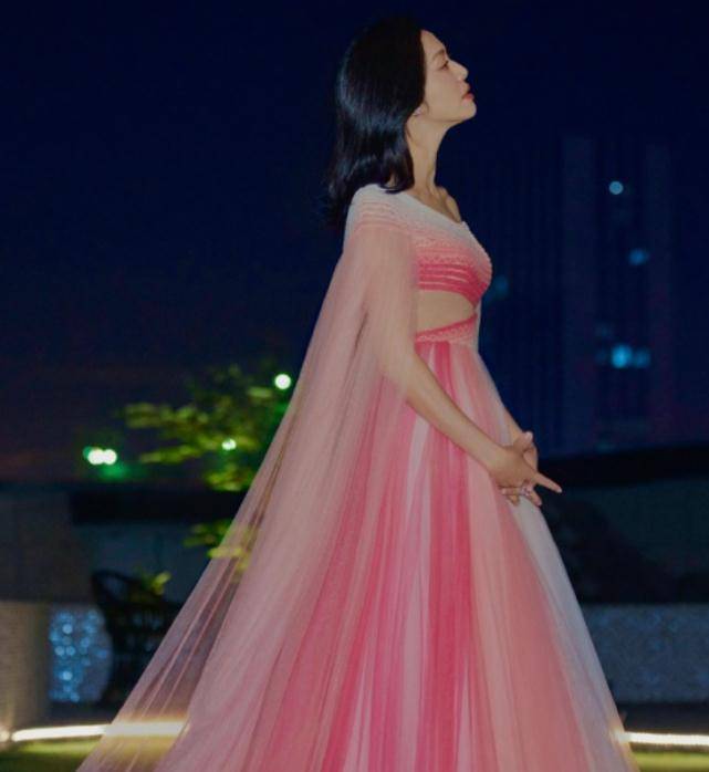 姚晨缩唇照片(姚晨缩唇前后照片)