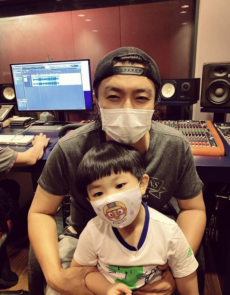 阿杜还唱歌吗(歌手阿杜现在在哪:歌手阿杜为何消失了)