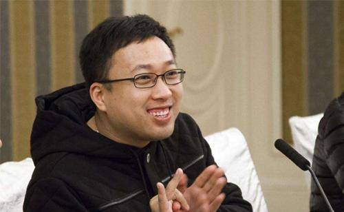 曾经因为长相漂亮被老师“催”去当演员,现在却因为长相完美而喘不过气来!