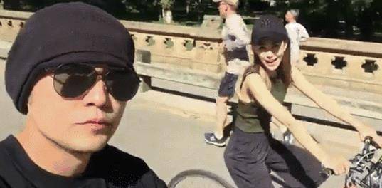 周:六年后,他回来了,又创造了一个奇迹。他娶了一个年轻的模特昆凌,她在四年内失去了生命。