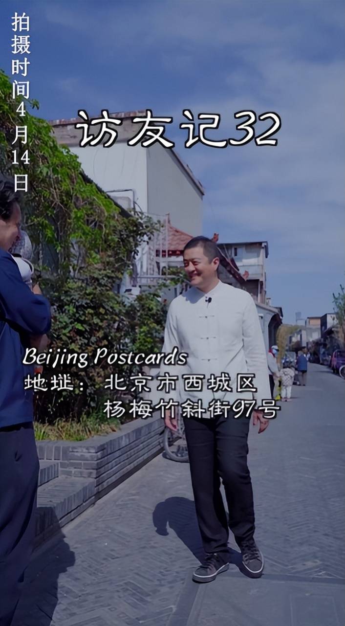 50岁的李姑娘,露出二胎,笑容满脸皱纹,球鞋太接地气。