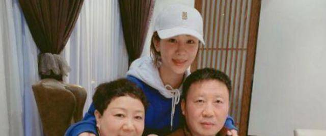 安迪的妈妈太低调了!是《天龙八部》年的她。难怪安迪这么优秀。