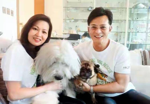 黄日华谈起他死去的妻子很感动,愿意用20元钱换他妻子的命。在她去世之前,她的妻子说她不想去王思佳。