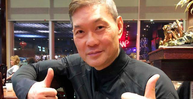 曾经踢断李连杰胳膊的吴京,现在62岁了,没人想扇他。