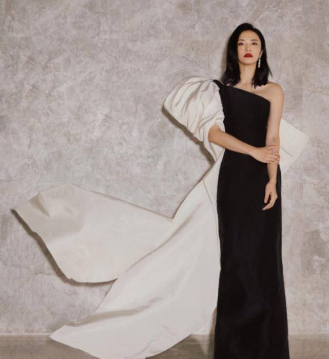 姚晨缩唇照片(姚晨缩唇前后照片)