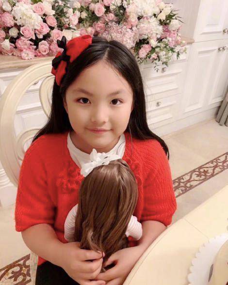 11岁王诗龄身高赶上李湘!(李湘女儿王诗龄照片)
