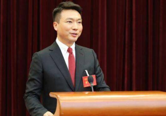 她曾经是“最美电视女主持人”，43岁的欧阳夏丹。现在好事终于来了！