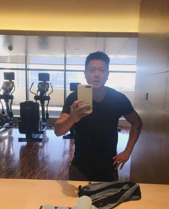 母亲重男轻女被儿子赶出家门(感觉妈妈重男轻女迫不及待把自己嫁出去)