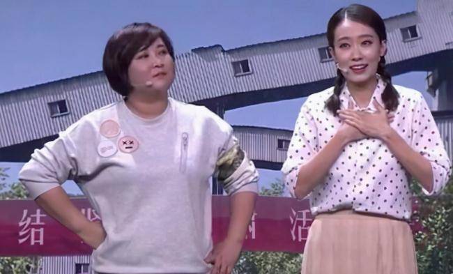 杨幂的同学贾玲是她的贵友。当道路堵塞时,她学会了转弯。