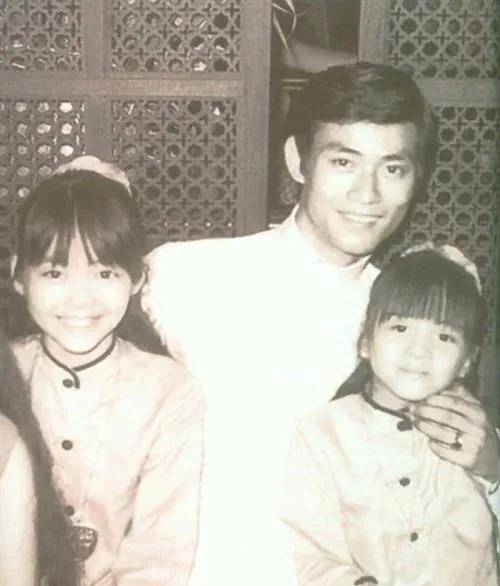 沈殿霞爱郑少秋吗(郑少秋靠沈殿霞)