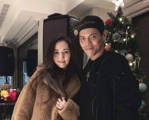 初恋归来,他竟抛下婚礼上的孕妻(当然,这些都是她的豪门老公)